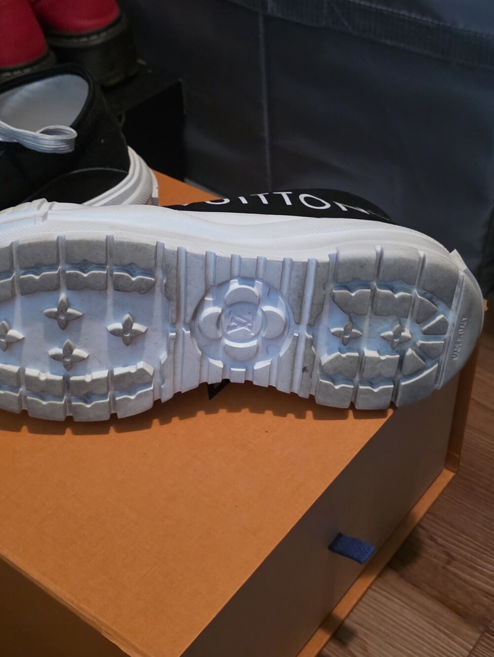 Louis Vuitton Black and White Low-Top Sneaker - Picture 6 of 7